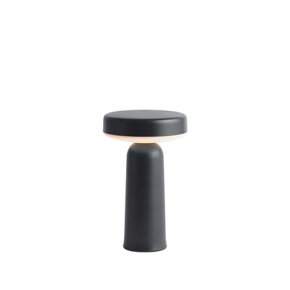 Ease bordlampe fra Muuto. Flere farger.