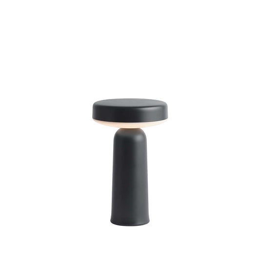 Ease bordlampe fra Muuto. Flere farger.