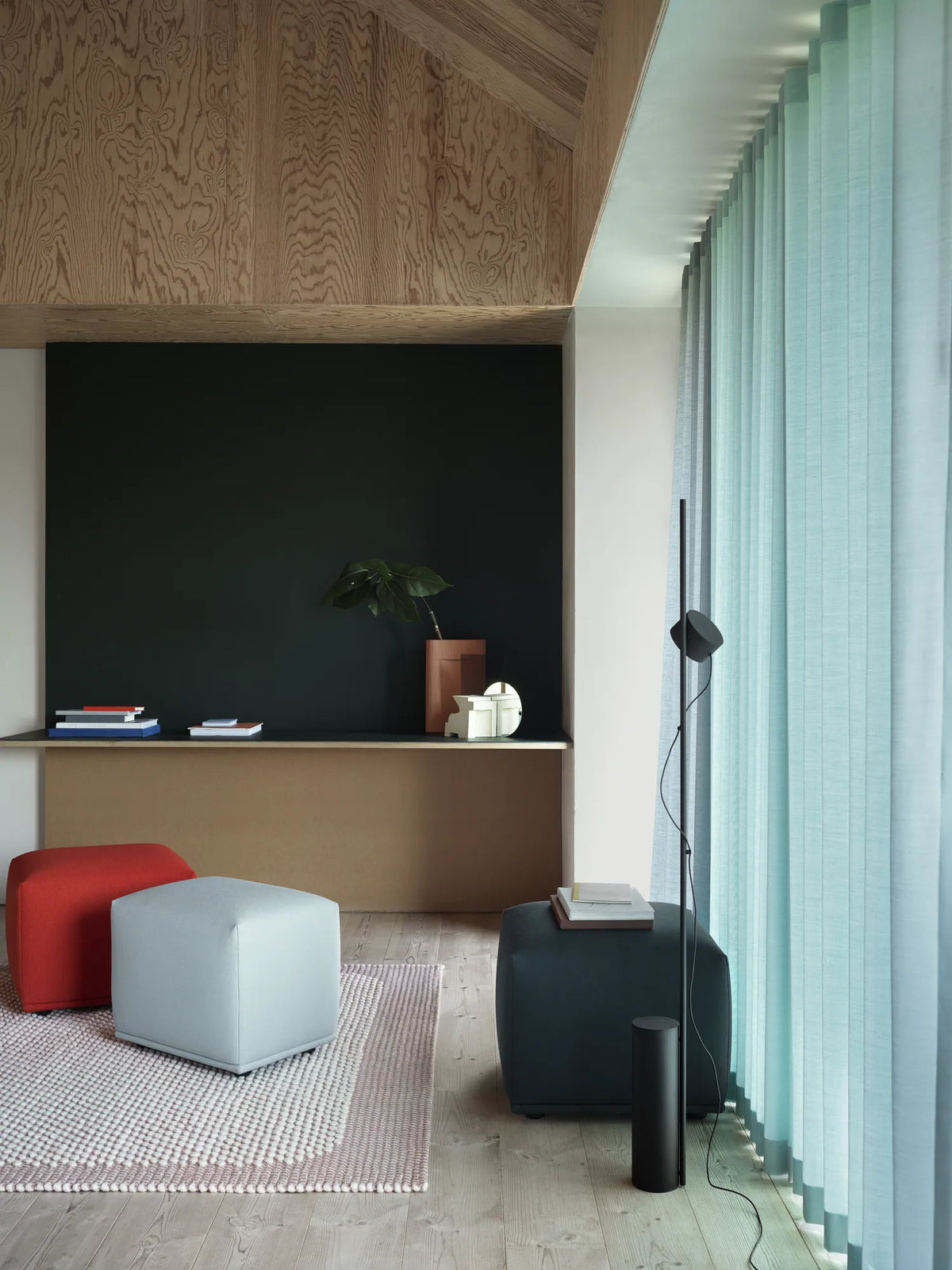 Muuto Post gulvlampe. Velg farge