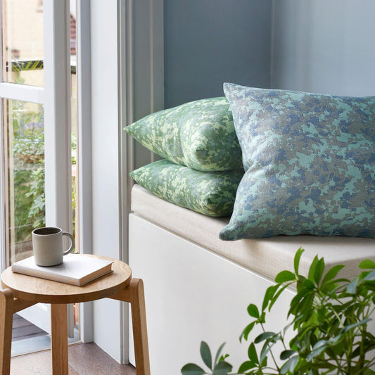 Plesner Patterns "Eggshell" pute i blå. Bestillingsvare.