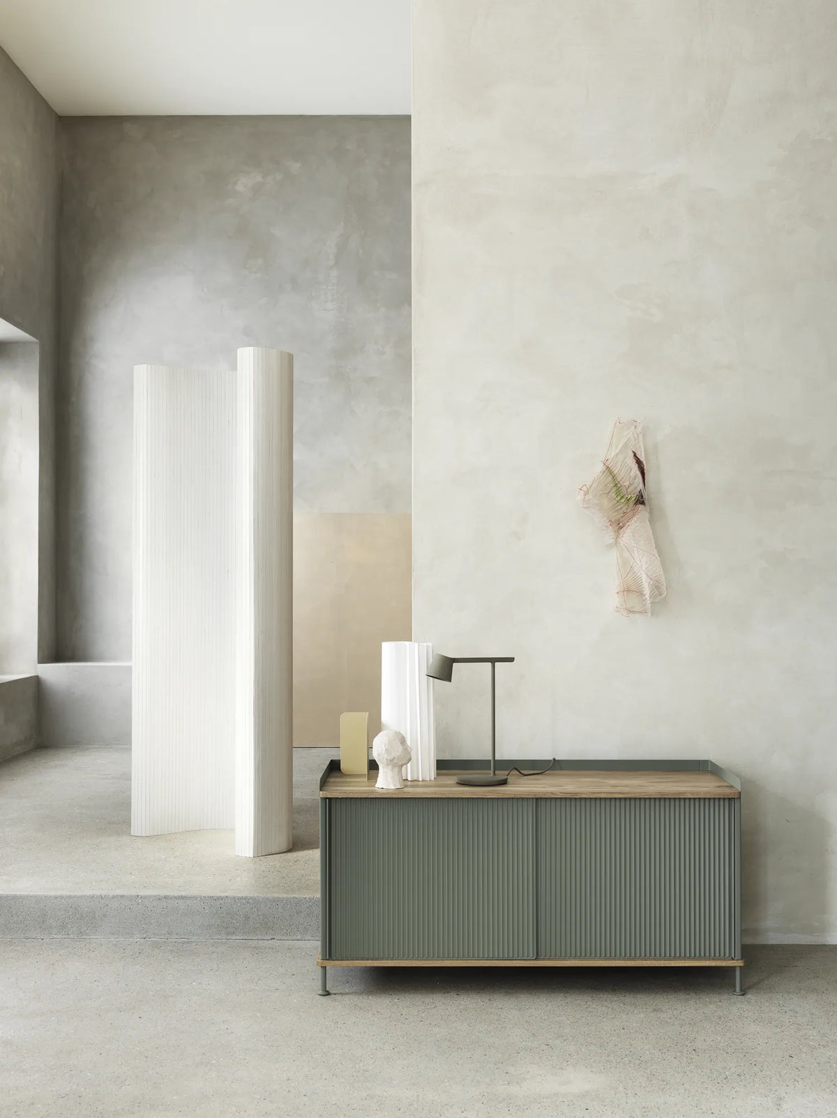 Muuto Compile bokstøtte. Velg farge