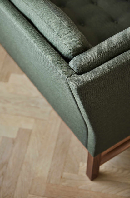 Fredericia EJ315 Sofa 180 cm, 2,5-seter. Velg tekstil og treverk