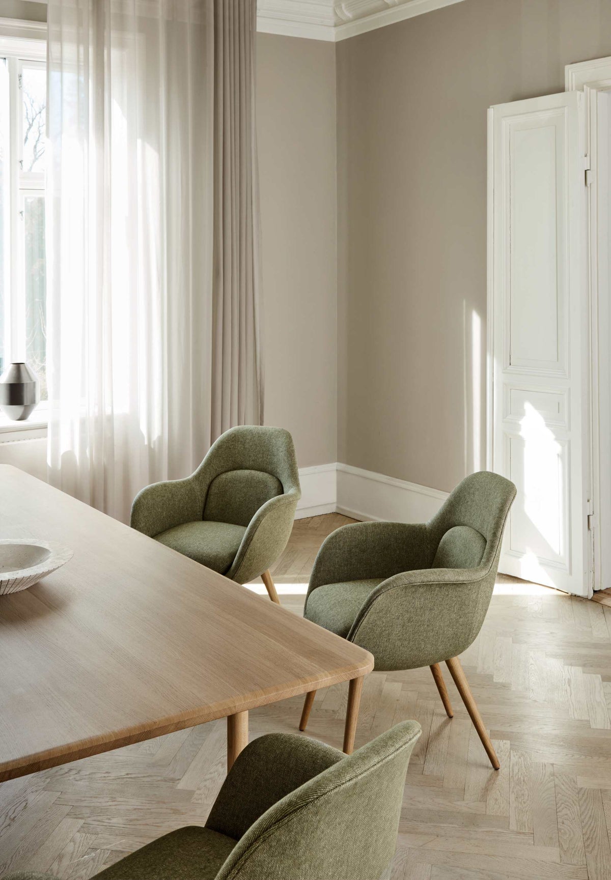 Fredericia Swoon Dining Armchair trestell. Velg tekstil