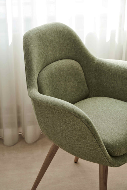Fredericia Swoon Dining Armchair trestell. Velg tekstil