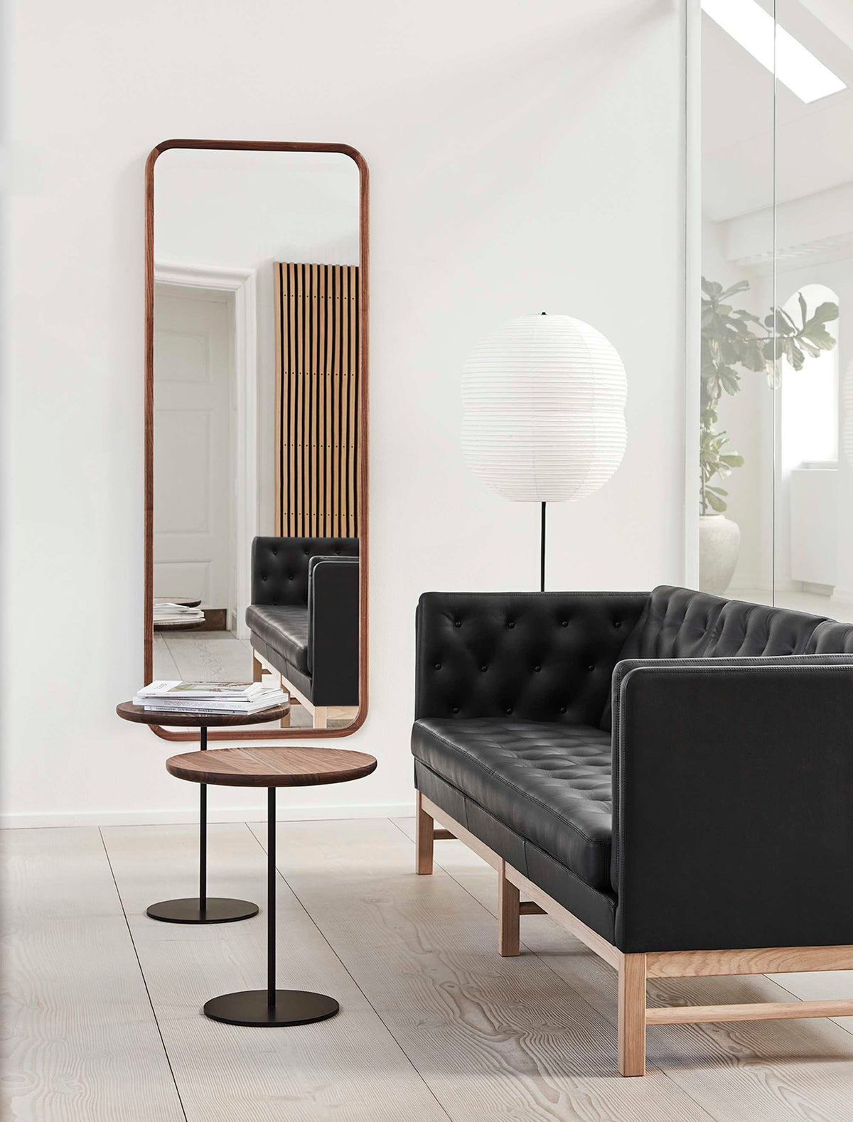 Fredericia Silhouette Mirror 70 × 180 cm. Velg ramme