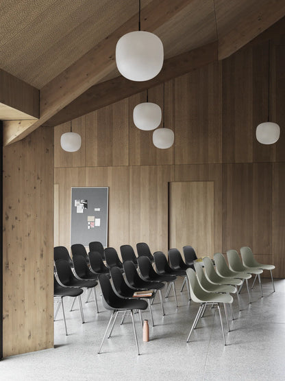 Muuto Fiber Side Chair spisestol med A-understell, uten polstring. Velg skall og kobling