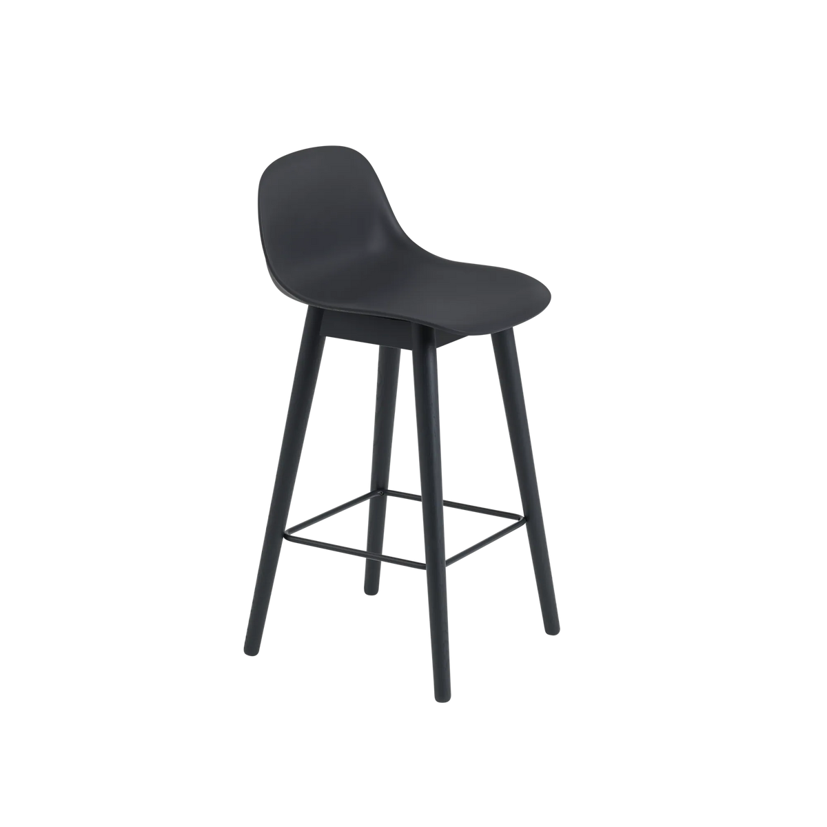 Muuto Fiber Counter Stool barkrakk H65 med trebein, uten polstring. Velg understell og skall