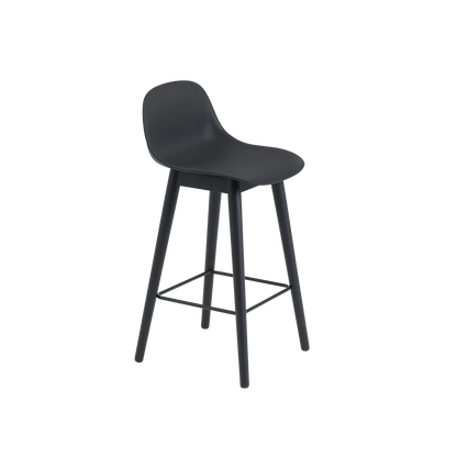 Muuto Fiber Counter Stool barkrakk H65 med trebein, uten polstring. Velg understell og skall
