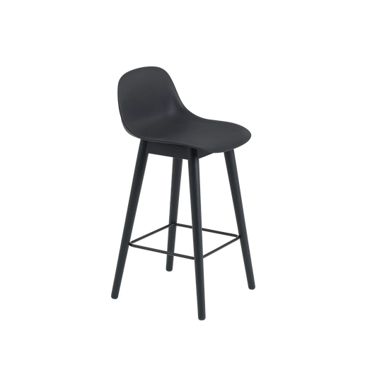 Muuto Fiber Counter Stool barkrakk H65 med trebein, uten polstring. Velg understell og skall