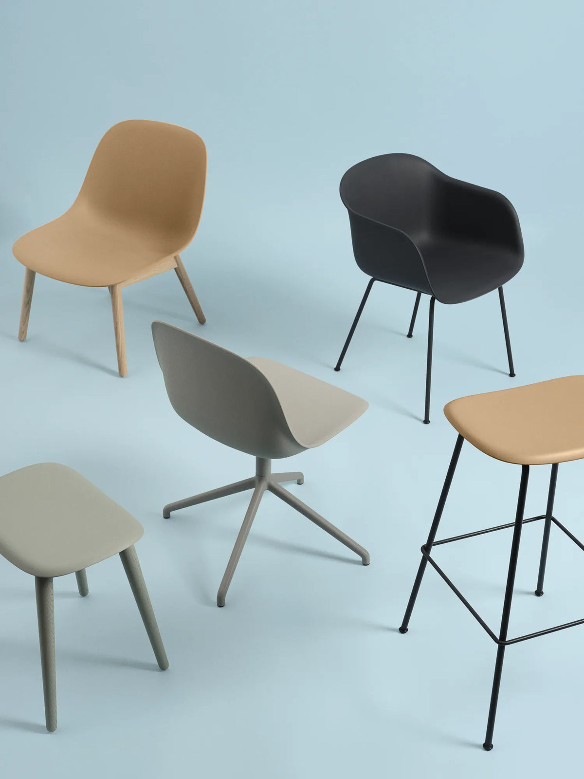Muuto Fiber Bar Stool barstol H75 med rørunderstell, uten polstring. Velg understell og skall