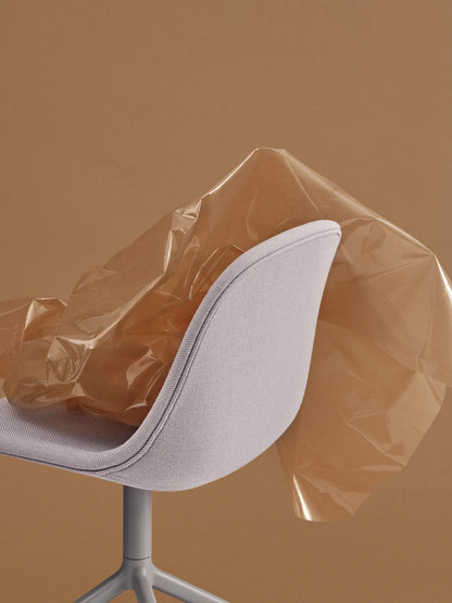 Muuto Fiber Side Chair spisestol med svingbart understell, uten polstring. Velg understell og funksjon