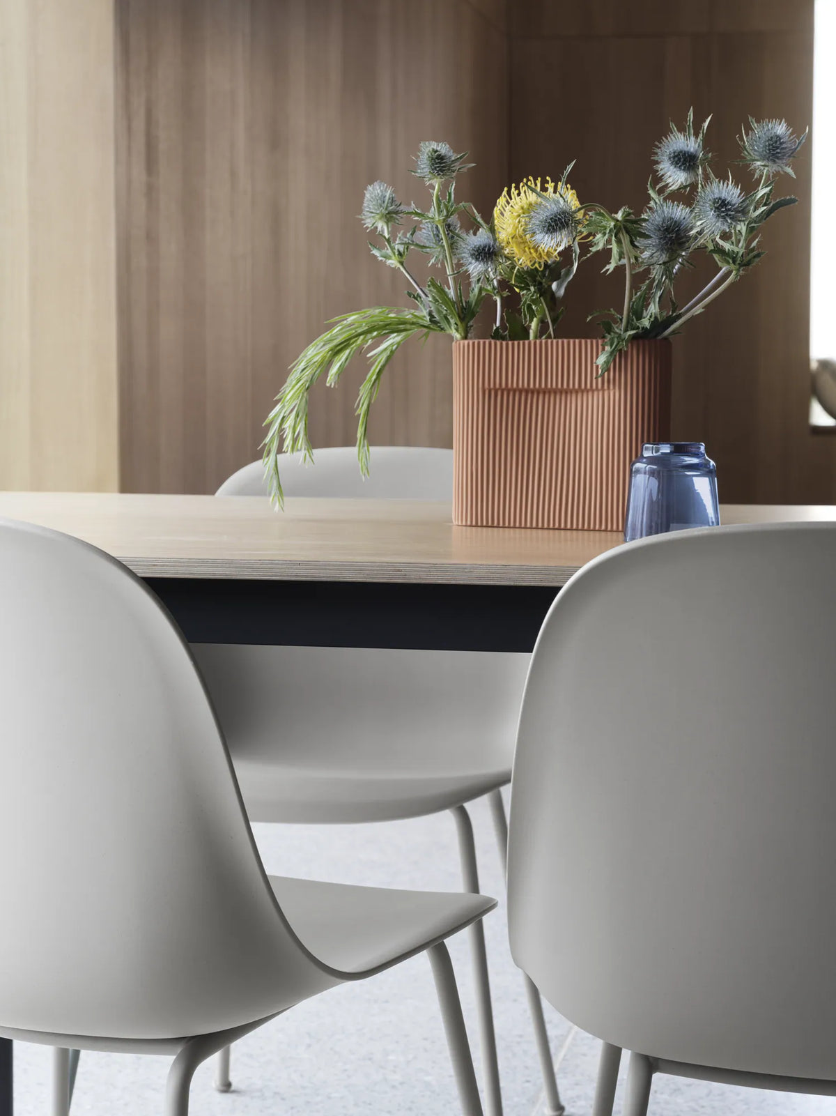 Muuto Fiber Side Chair spisestol med rørunderstell, polstret. Velg tekstil