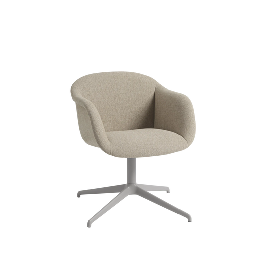 Muuto Fiber Soft Armchair polstret stol med armlener og svingbart understell. Velg tekstil