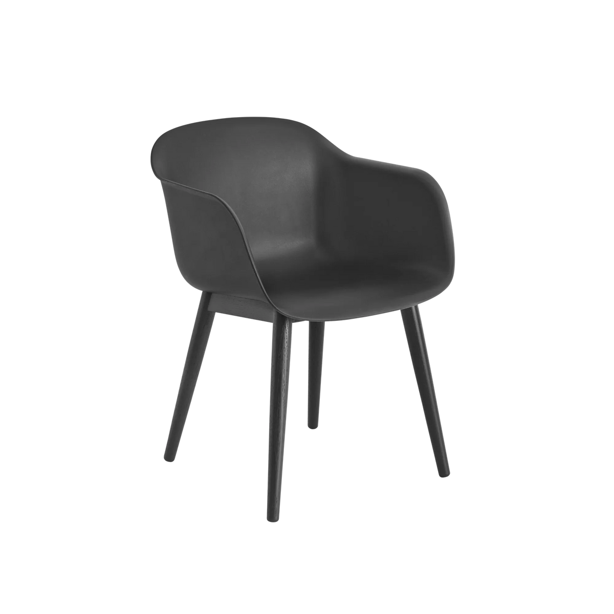 Muuto Fiber Armchair stol med armlener og trebein, polstret. Velg tekstil