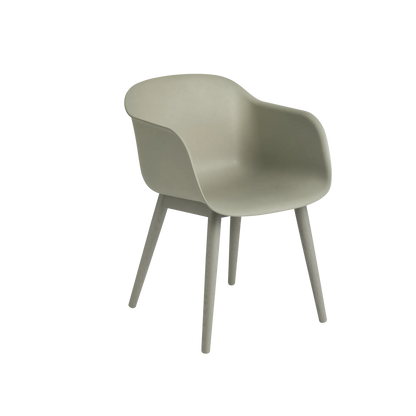 Muuto Fiber Armchair stol med armlener og trebein, uten polstring. Velg understell og skall