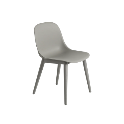 Muuto Fiber Side Chair spisestol med trebein, uten polstring. Velg understell og skall