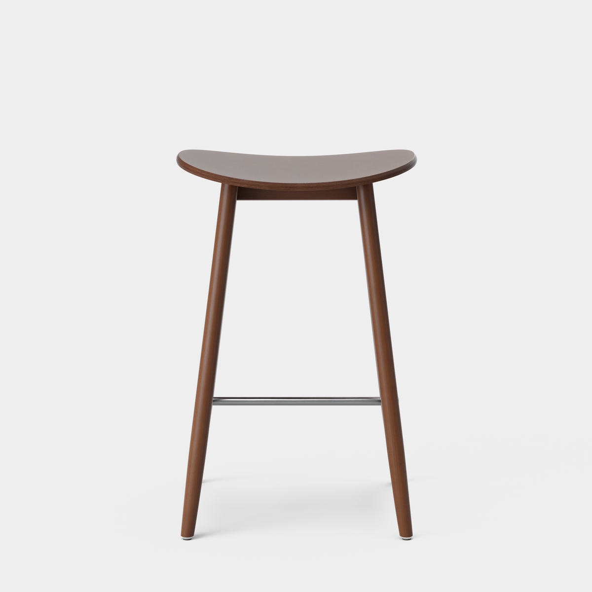 Massproductions Icha barkrakk – Sittehøyde 65 cm / Valnøttbeiset bøk