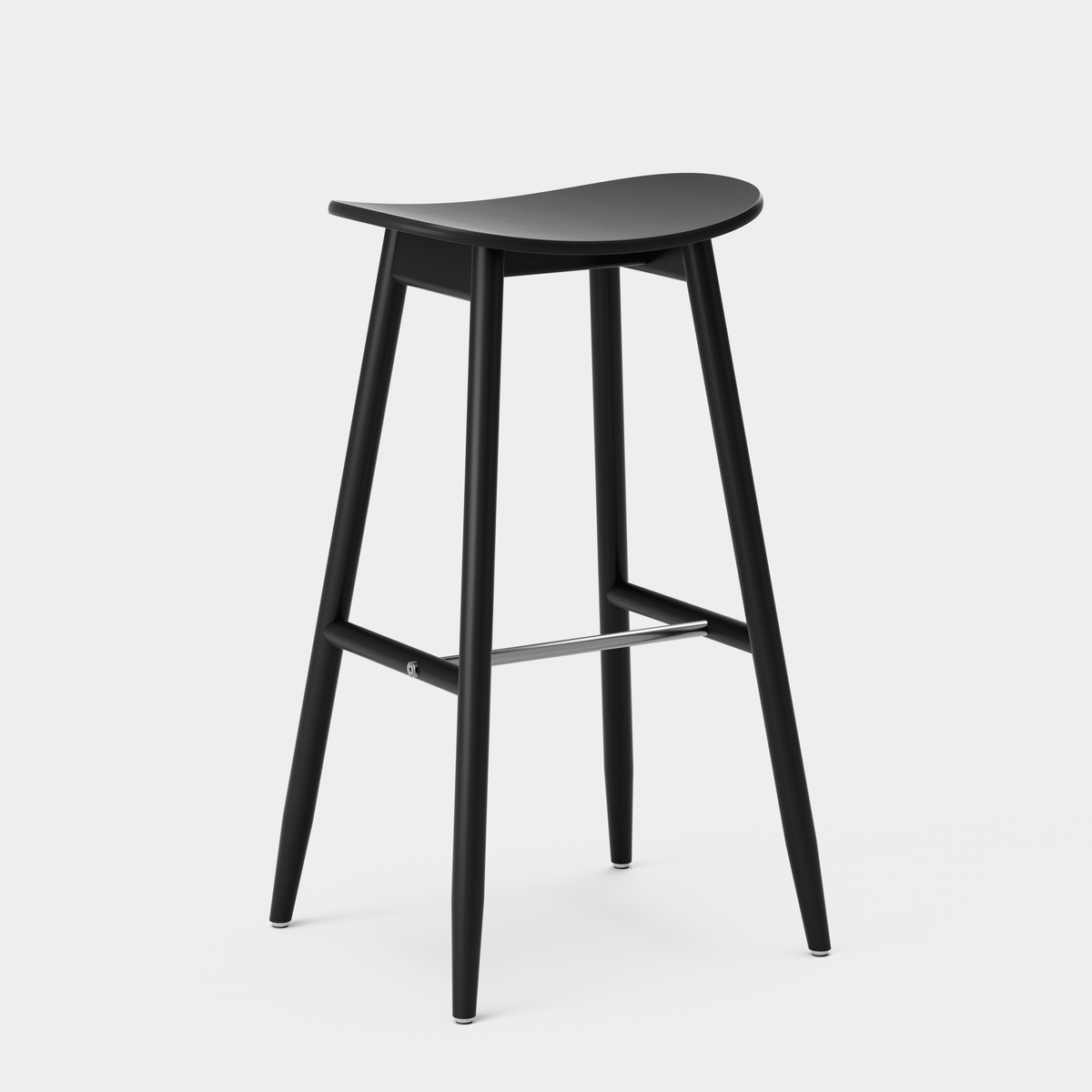 Massproductions Icha barkrakk – Sittehøyde 65 cm / Svartbeiset eik