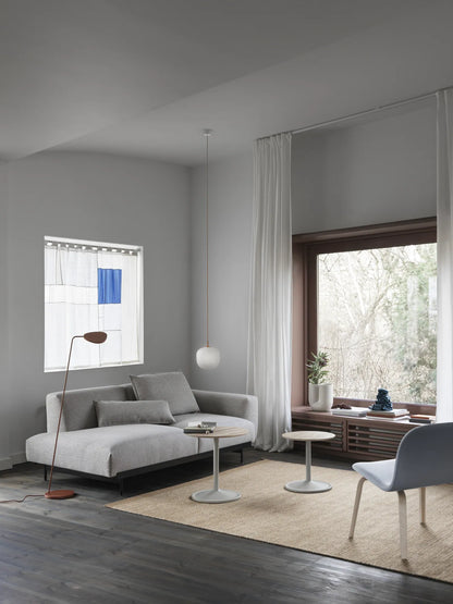 Muuto Visu Lounge Chair loungestol med trebein, polstret. Velg tekstil