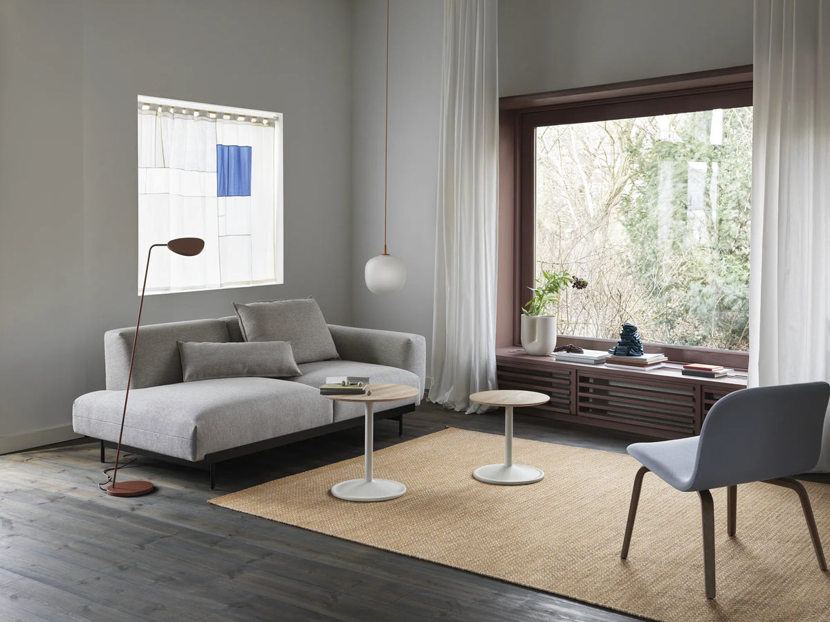 Muuto Visu Lounge Chair loungestol med trebein, uten polstring. Velg sete og glidere