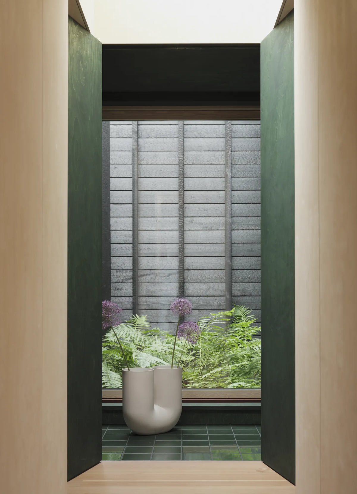 Muuto Kink vase. Velg størrelse og farge