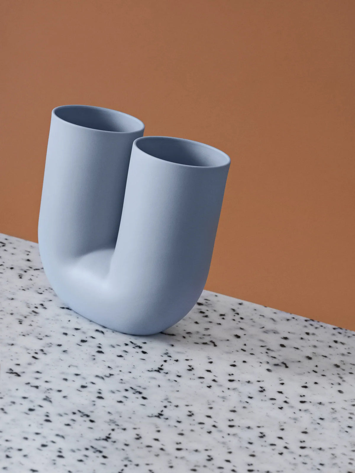 Muuto Kink vase. Velg størrelse og farge