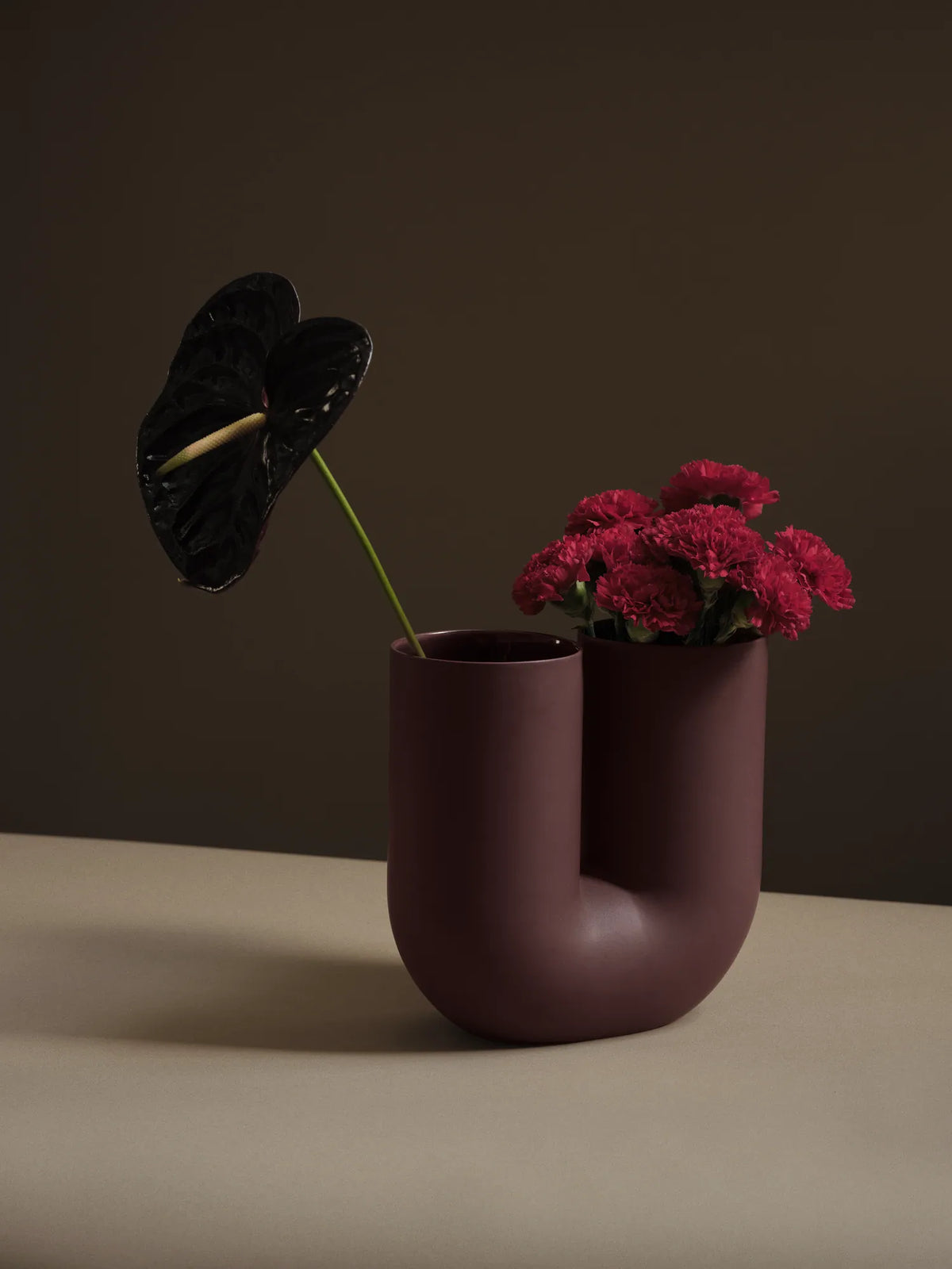 Muuto Kink vase. Velg størrelse og farge