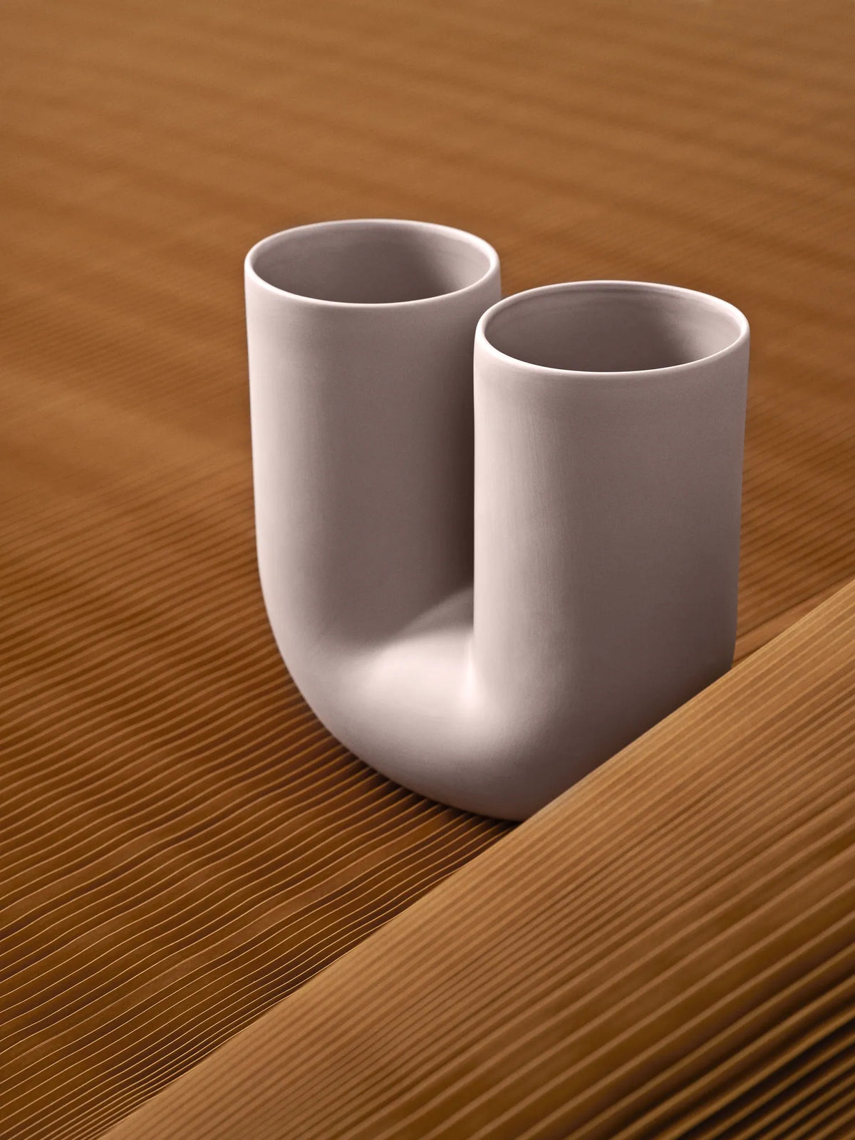Muuto Kink vase. Velg størrelse og farge