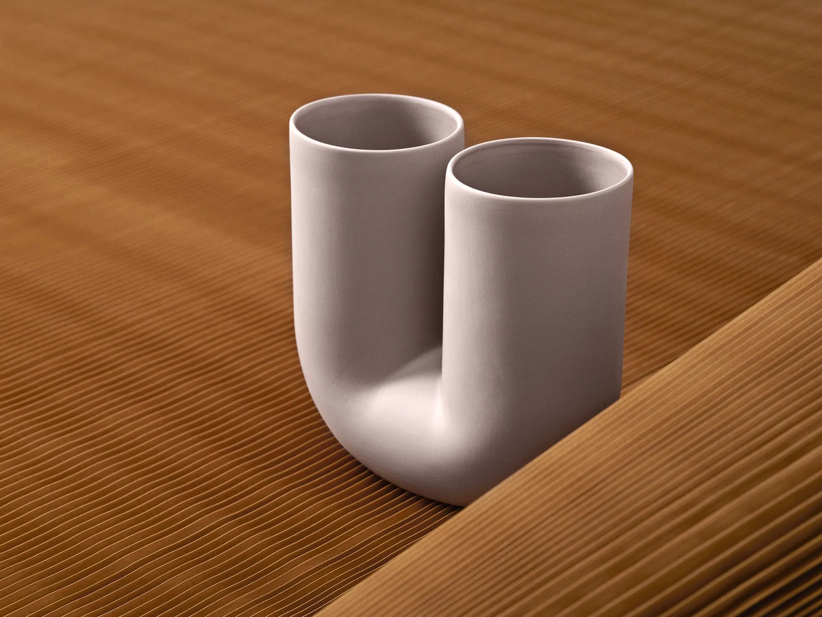 Muuto Kink vase. Velg størrelse og farge