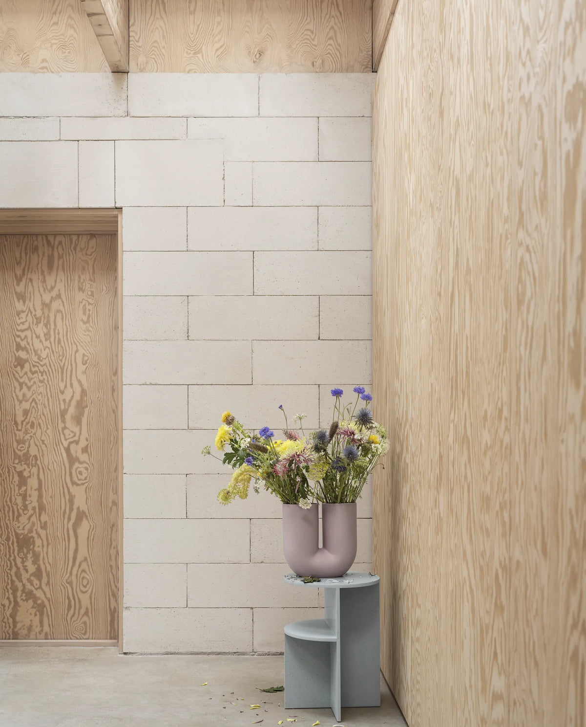 Muuto Kink vase. Velg størrelse og farge