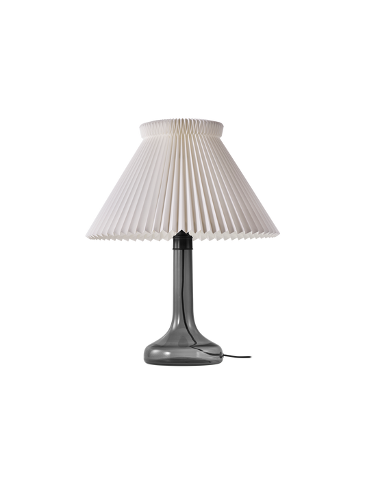 LE KLINT Modell 343 glassbordlampe Ø40 cm – Røykfarget glass / sort, Standard (plastfolie)