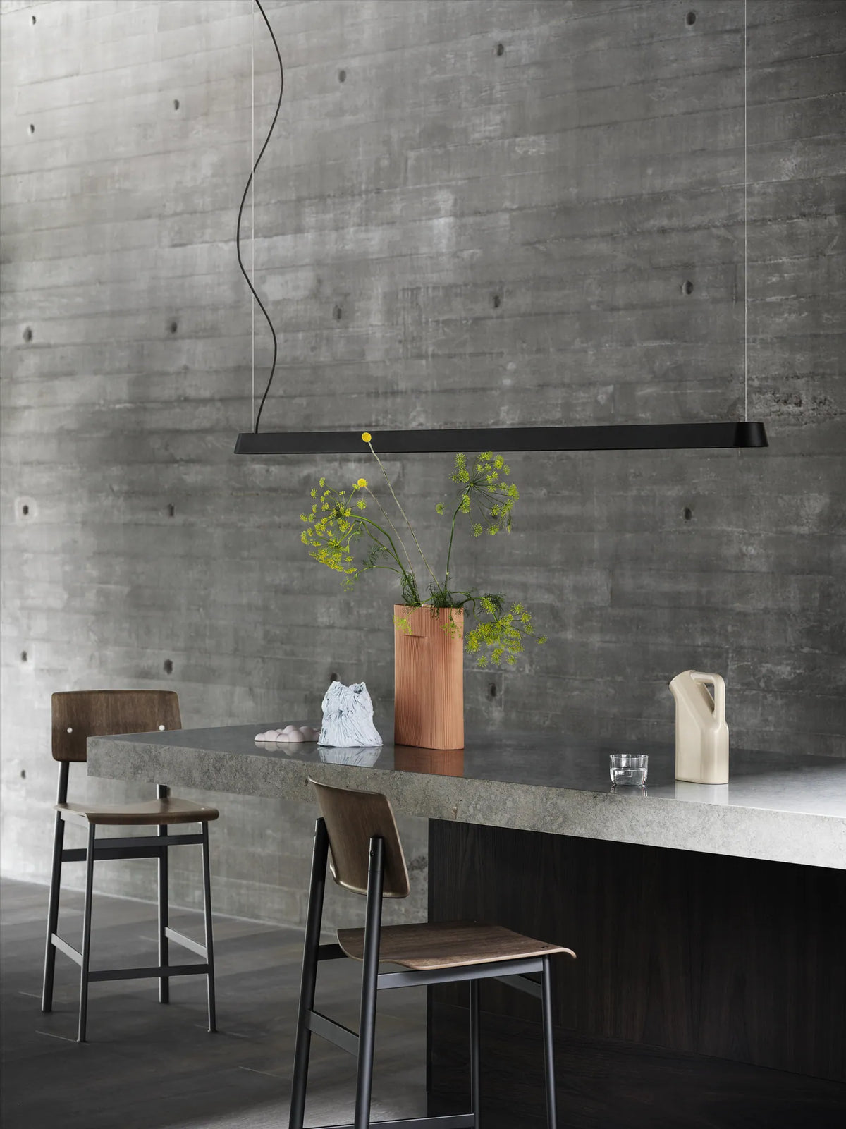 Muuto Loft Counter Stool barkrakk H65, uten polstring. Velg understell, sete og rygg