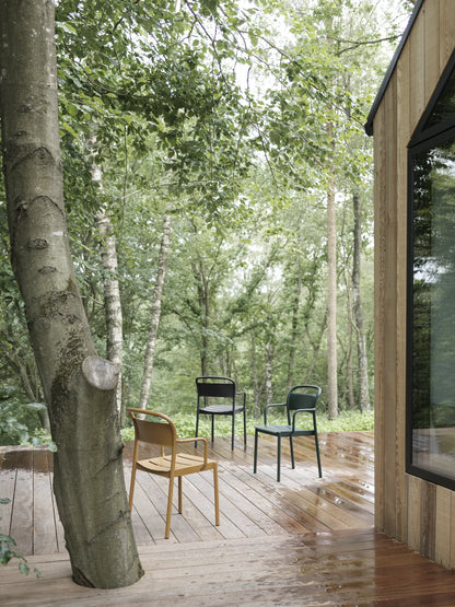 Muuto Linear Steel utestol med armlener. Velg farge
