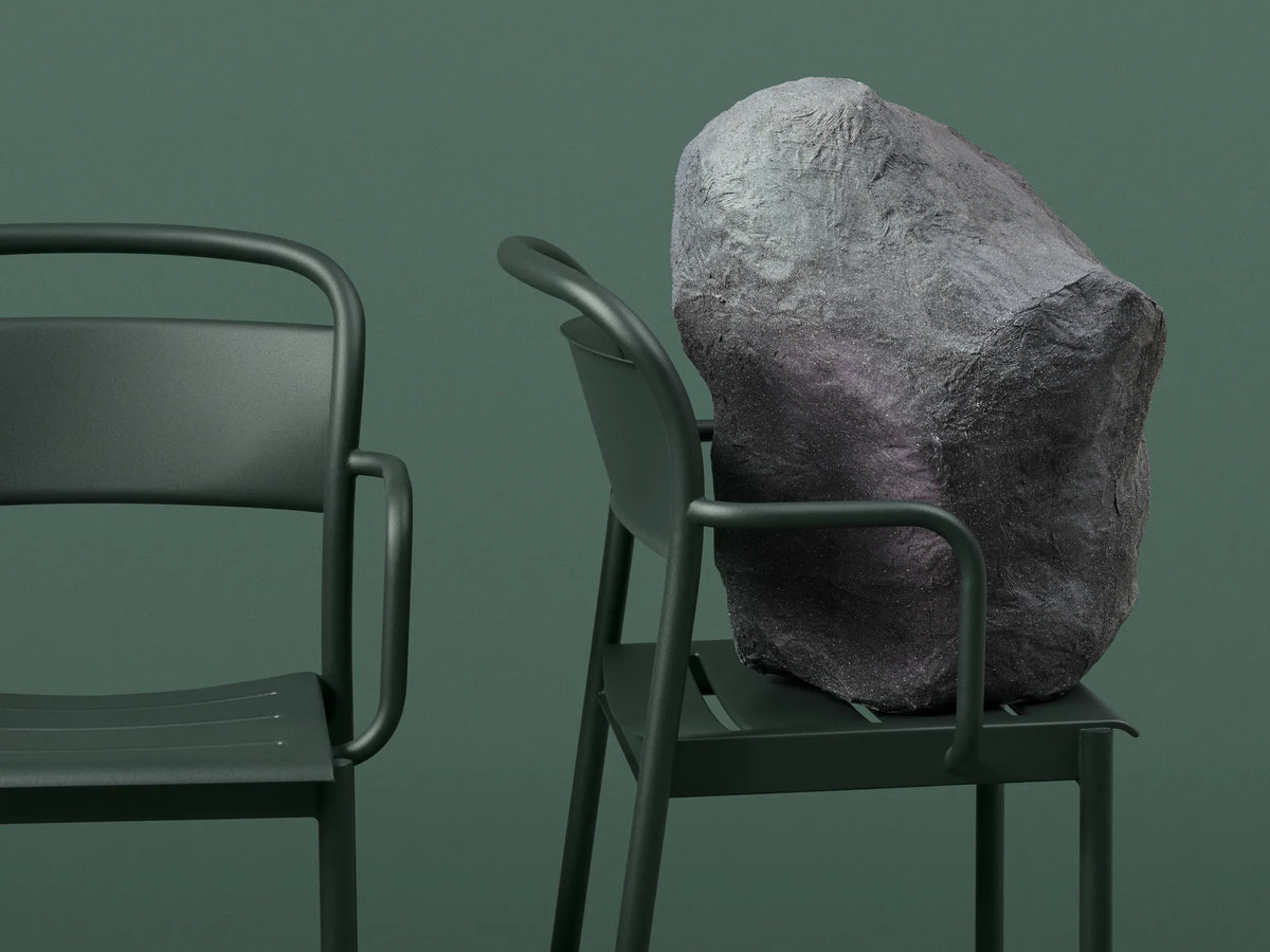 Muuto Linear Steel utestol med armlener. Velg farge