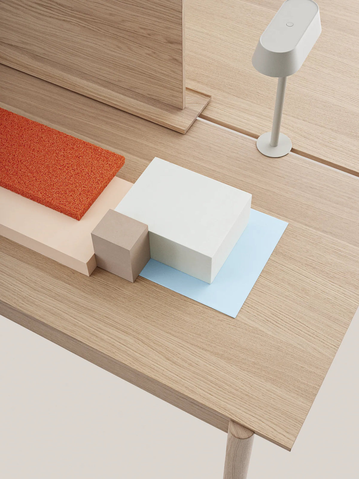 Muuto Linear monterbar lampe til Linear System. Velg størrelse og farge