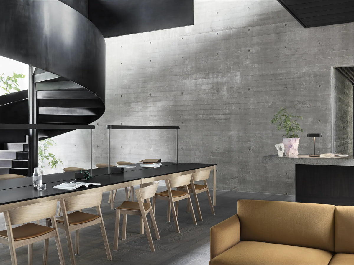 Muuto Linear System midtmodul skrivebord. Velg størrelse og utførelse