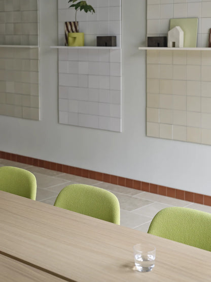 Muuto Fiber Side Chair spisestol med svingbart understell, uten polstring. Velg understell og funksjon