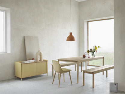 Muuto Fiber Side Chair spisestol med trebein, uten polstring. Velg understell og skall