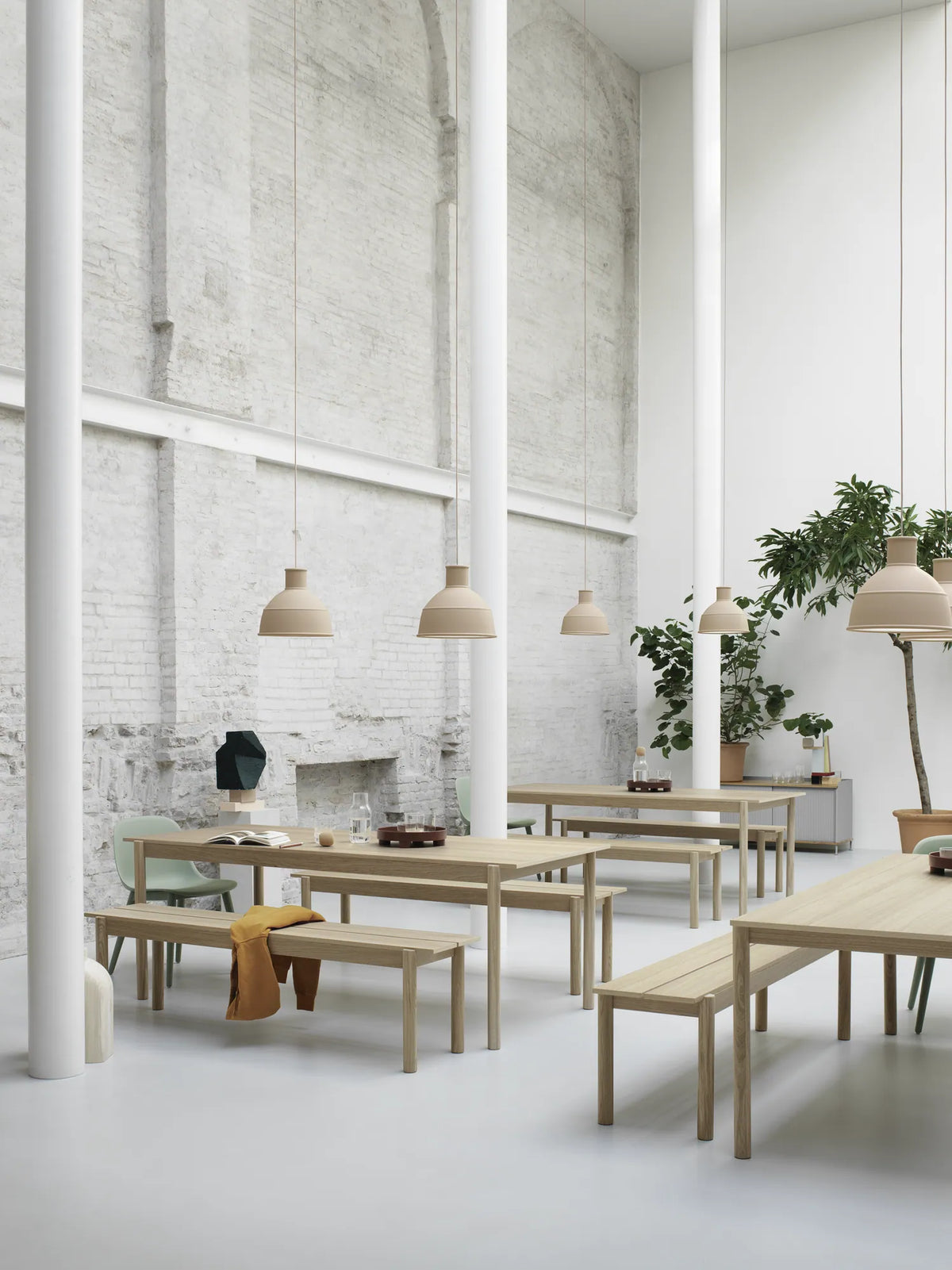 Muuto Linear Wood spisebord i eik. Velg størrelse