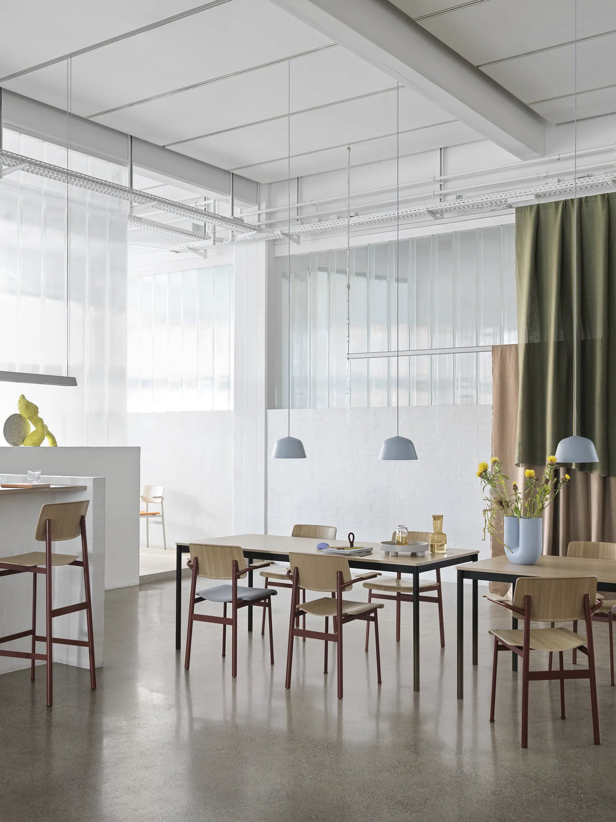 Muuto Loft Bar Stool barstol H75, uten polstring. Velg understell, sete og rygg