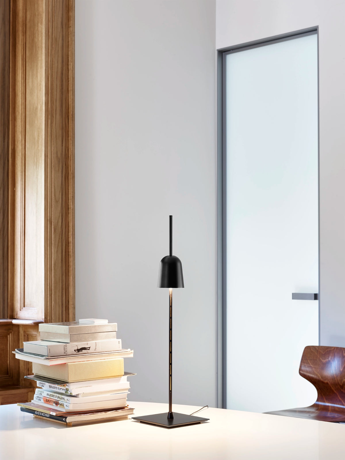 Luceplan Ascent bordlampe med festepinne