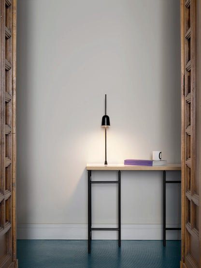 Luceplan Ascent bordlampe med festepinne