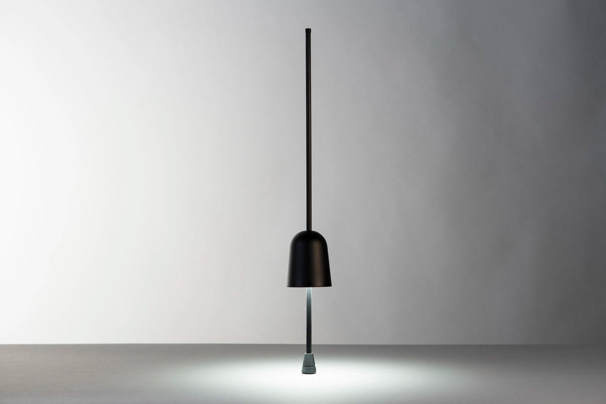 Luceplan Ascent bordlampe med festepinne