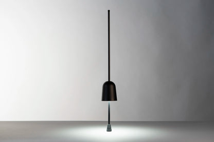 Luceplan Ascent bordlampe med festepinne