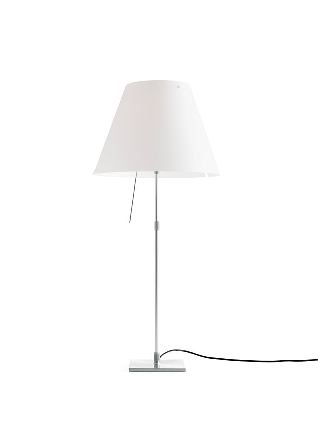 Luceplan Costanza bordlampe med festepinne, av/på-bryter. Velg farge