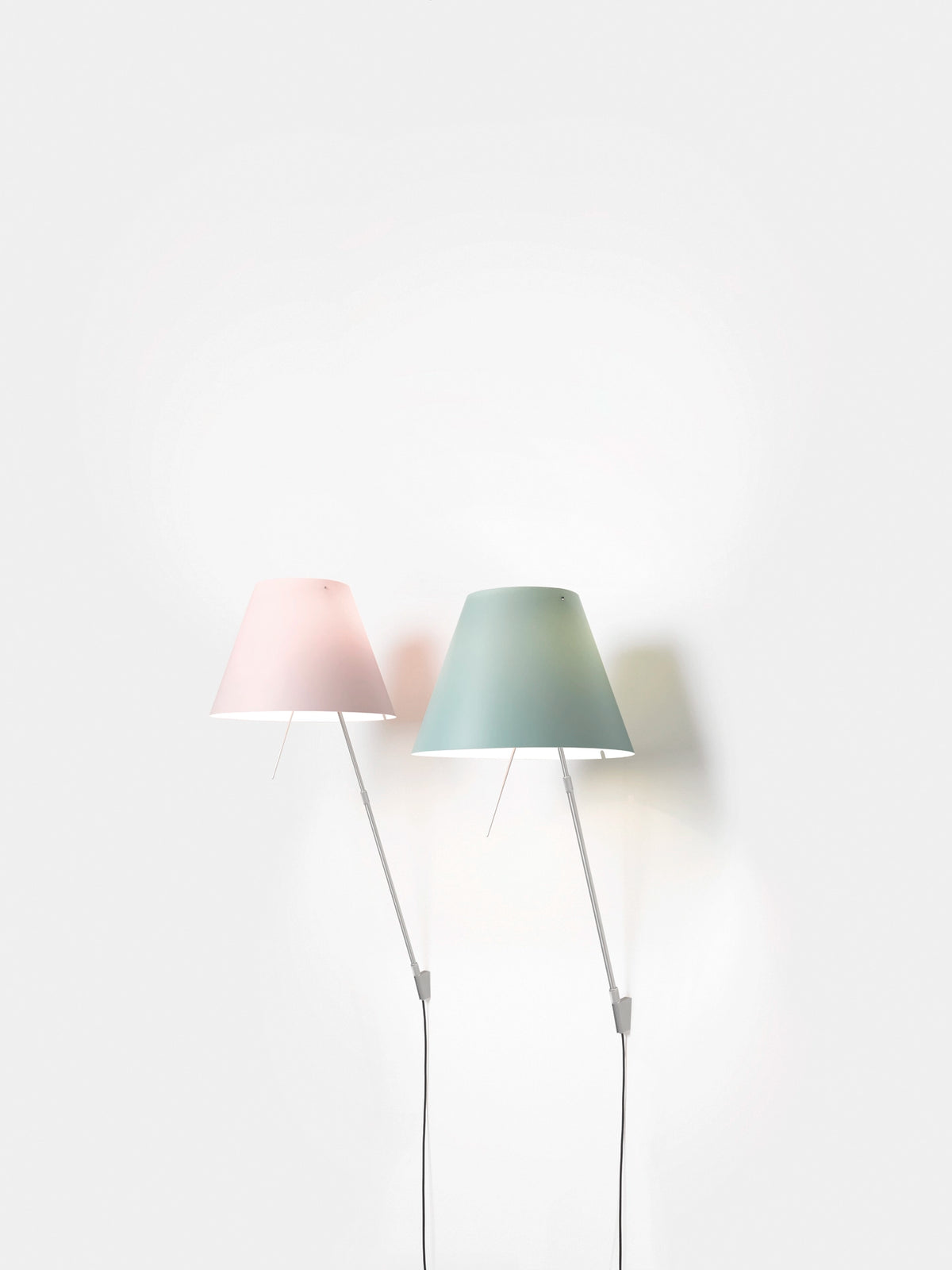 Luceplan Costanza vegglampe, teleskopisk med dimmer. Velg farge