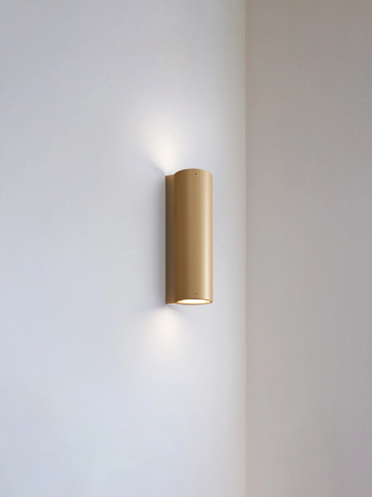 Luceplan E04 vegglampe Ø 13,4 cm. Velg farge
