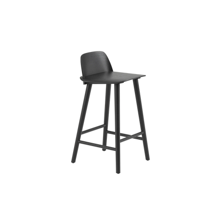 Muuto Nerd Counter Stool barkrakk i tre. Velg farge