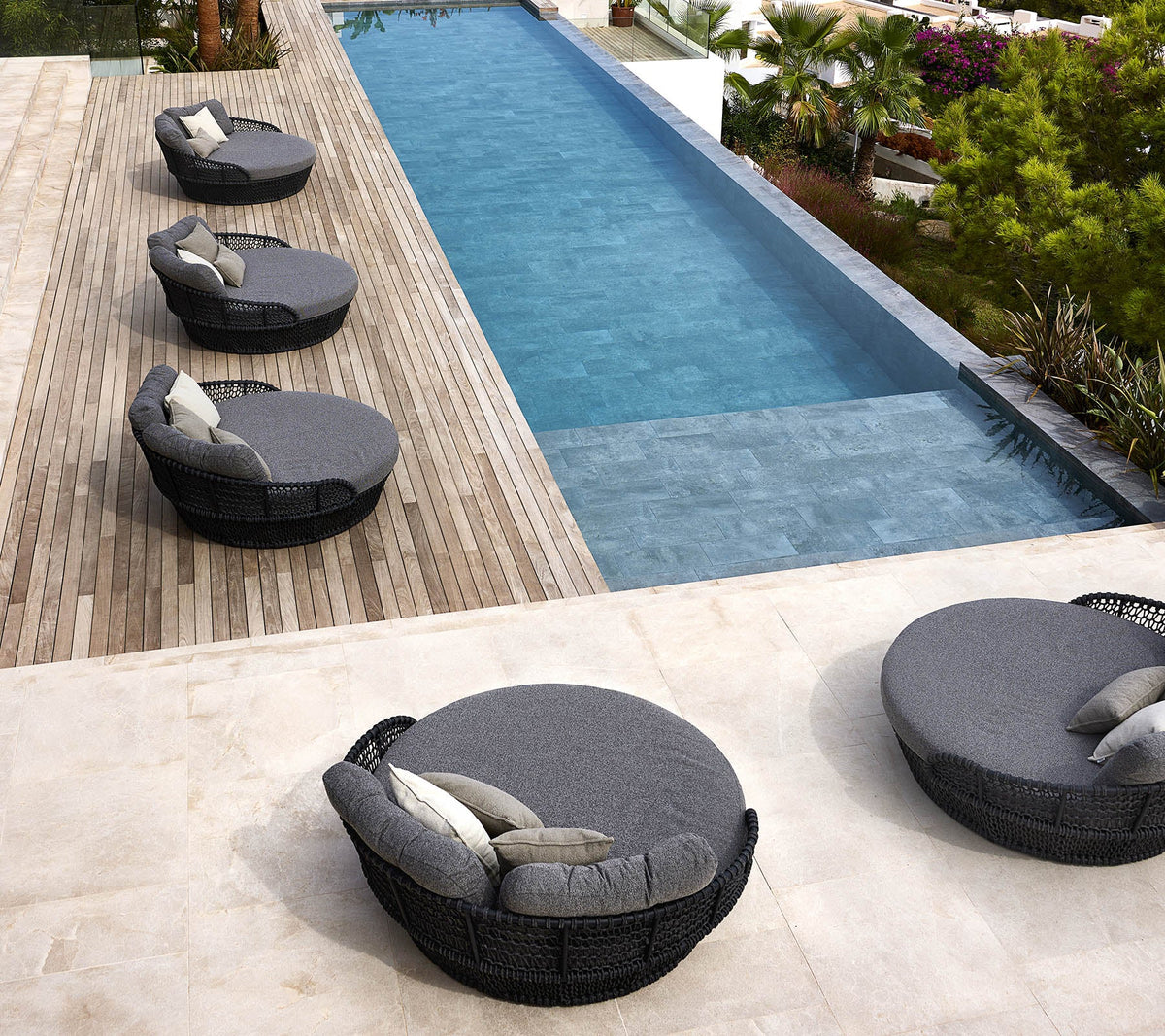 Cane-line Ocean Large daybed, dark grey Soft Rope – miljøbilde 3