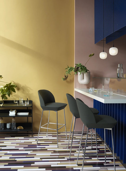 Muuto Oslo Counter Stool barkrakk H65. Velg tekstil